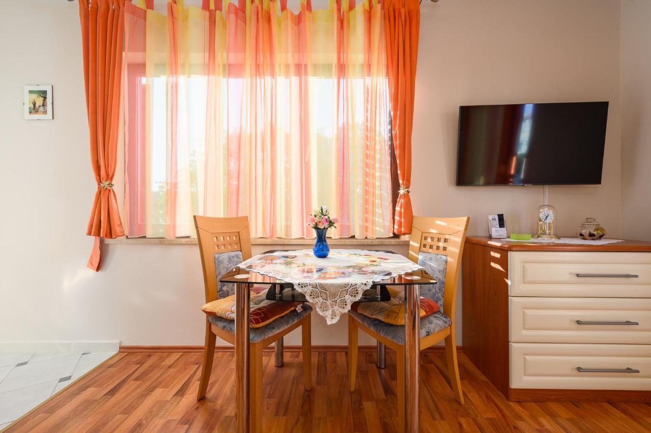 Appartamento House Alma Porec Esterno foto