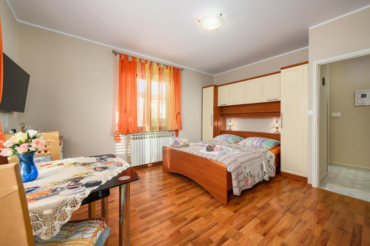 Appartamento House Alma Porec Esterno foto
